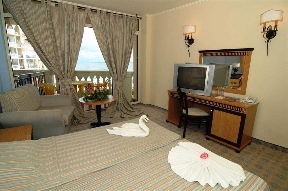 Andalucia Beach Hotel Elenite Exterior photo